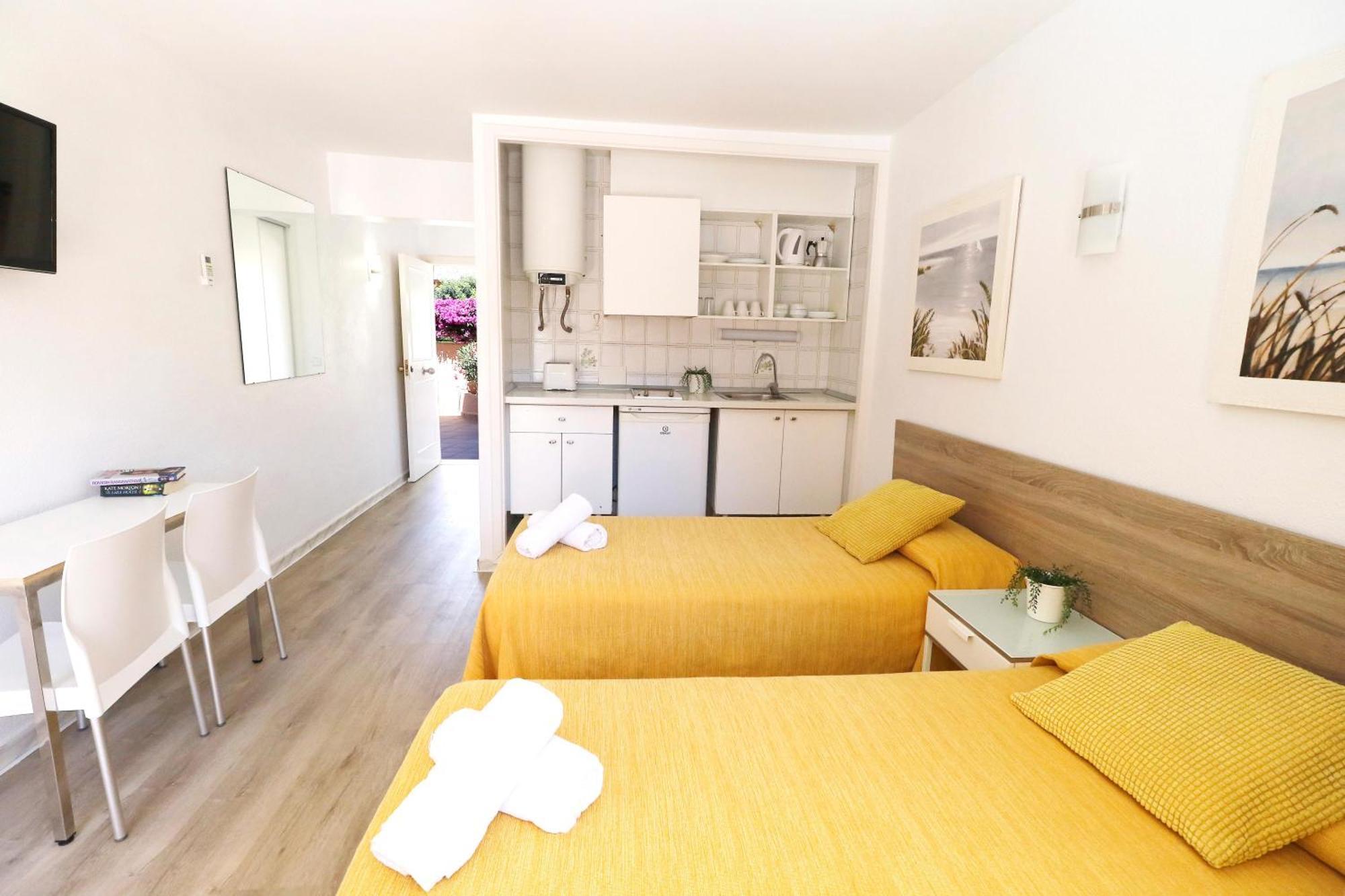 Naika Studios & Apartments Palmanova Extérieur photo