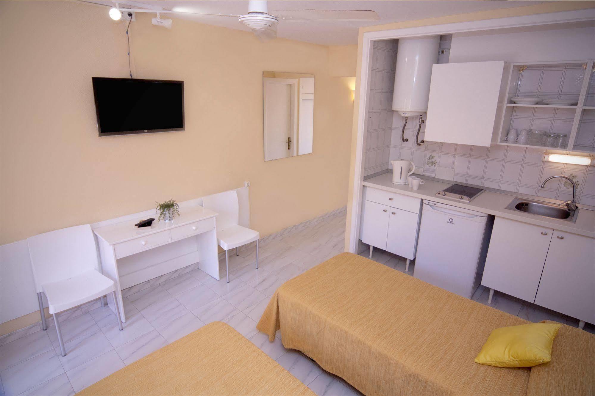 Naika Studios & Apartments Palmanova Extérieur photo